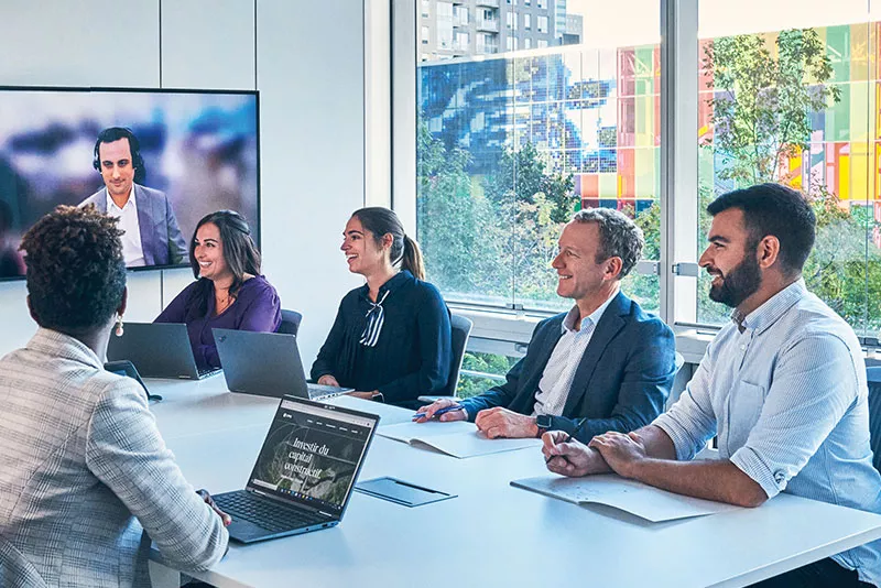 Group of CDPQ professionals at a relaxed meeting. 